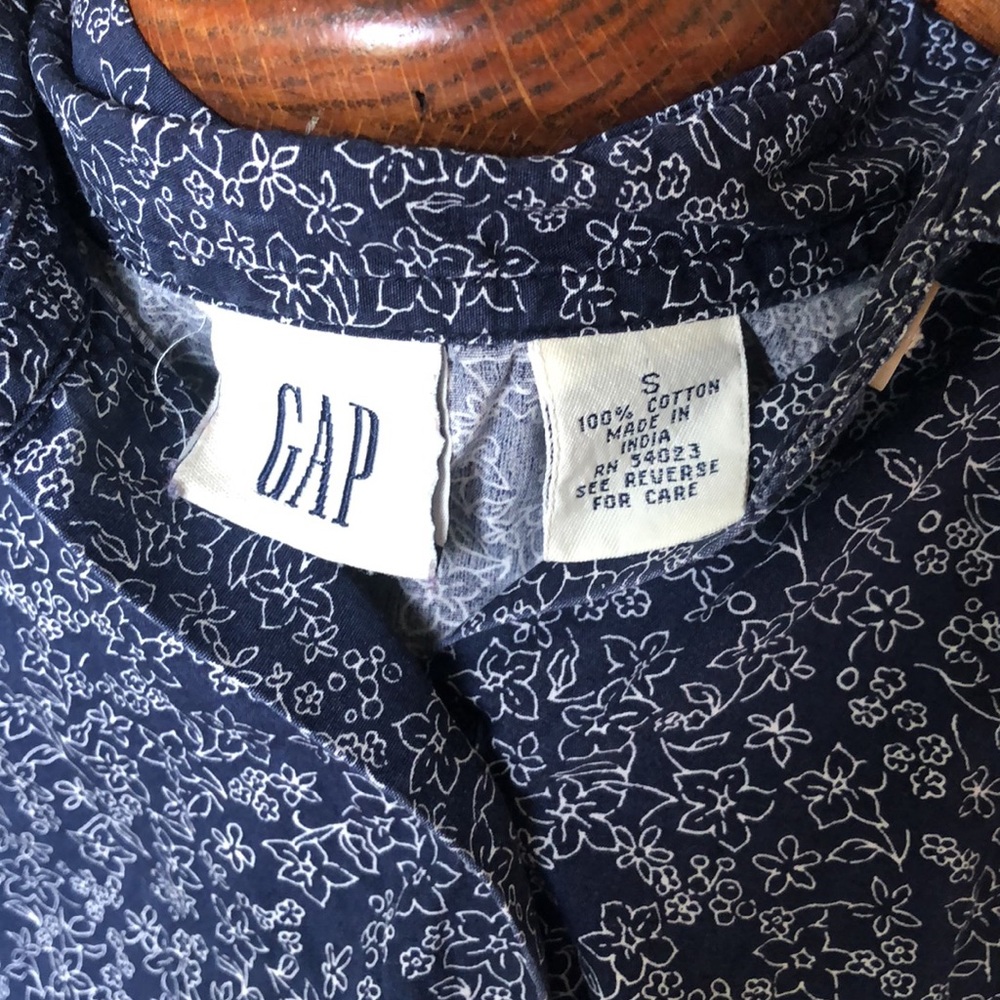 SOLD Gap Dainty Floral Button Down Cotton Long Sleeve - Picture 6 of 13